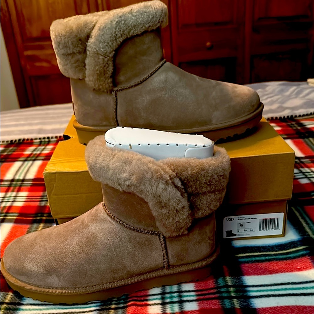 UGG Tan Winter Boots with Fuzzy Collar